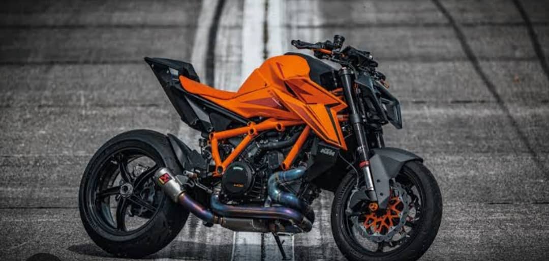 KTM’s 1390 Super Duke R Revolutionizes with Variable Valve Technology