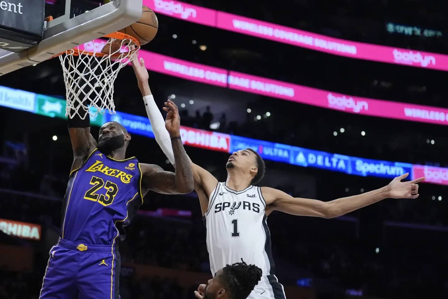 LeBron James Leads Lakers Past Spurs Despite Victor Wembanyama’s 5×5 Feat