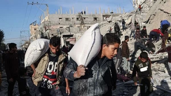 Gaza Tragedy: Humanitarian Aid Airdrop Disaster